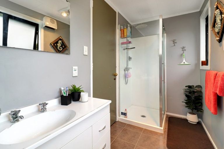 Photo of property in 19 Oxford Road, Lake Rotoma, Rotorua, 3074