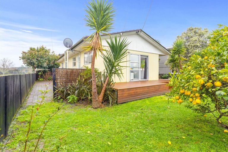 Photo of property in 1/322 Royal Road, Massey, Auckland, 0614