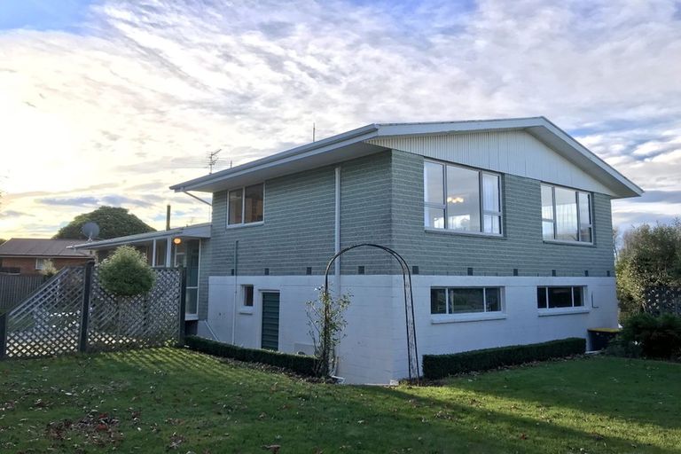 Photo of property in 14 Parkview Place, Avonhead, Christchurch, 8042