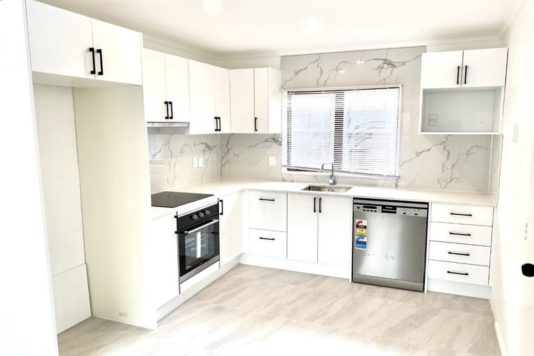 Photo of property in 1/31 Roanoke Way, Albany, Auckland, 0632