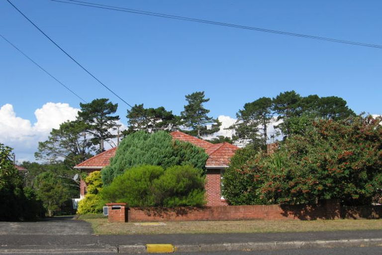 Photo of property in 6 Tiki Street, New Lynn, Auckland, 0600