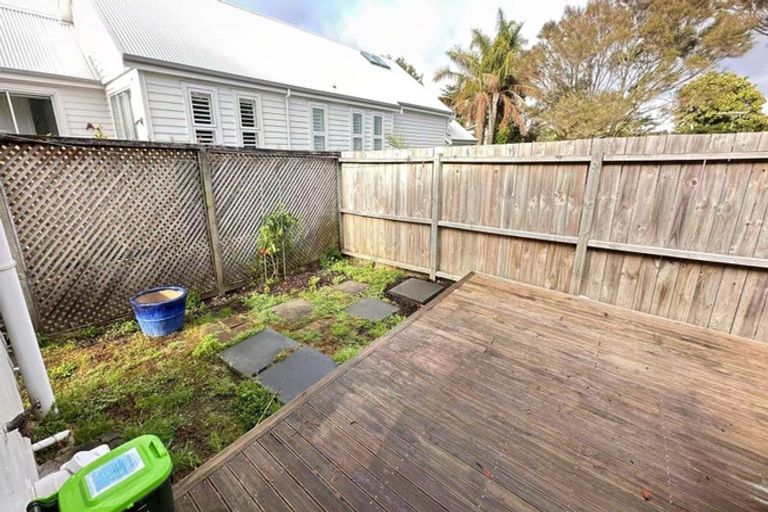 Photo of property in 60 Marine Parade, Mellons Bay, Auckland, 2014