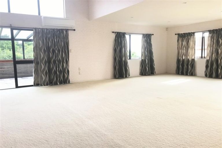 Photo of property in 71 Lagoon Way, West Harbour, Auckland, 0618