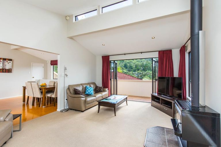 Photo of property in 221 Woodlands Park Road, Titirangi, Auckland, 0604