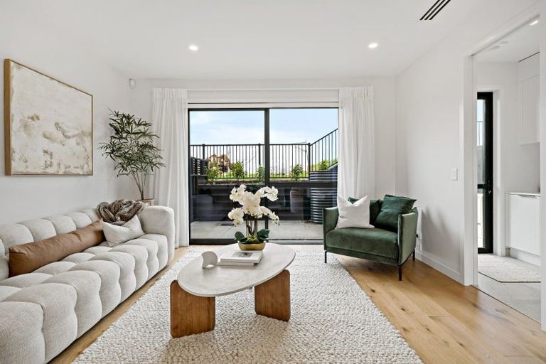 Photo of property in 9 Golden Fall Road, Hobsonville, 0616