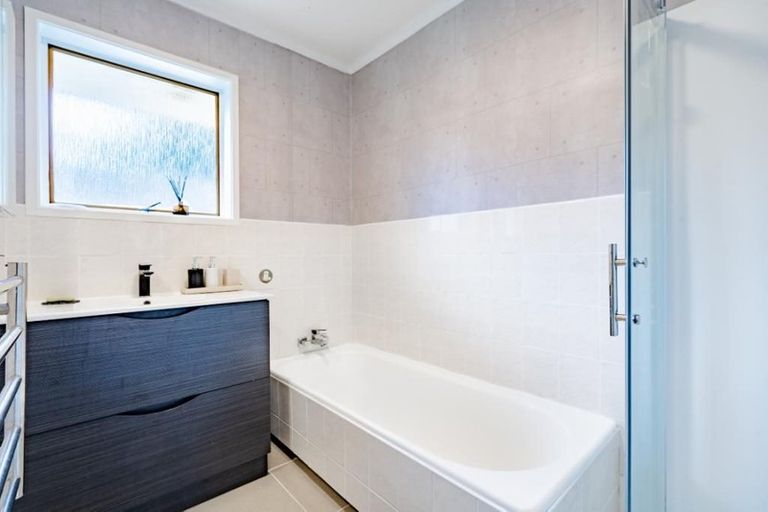 Photo of property in 62 Chorley Avenue, Massey, Auckland, 0614