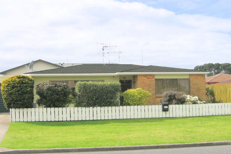 Photo of property in 1 Fairway Avenue, Mount Maunganui, 3116