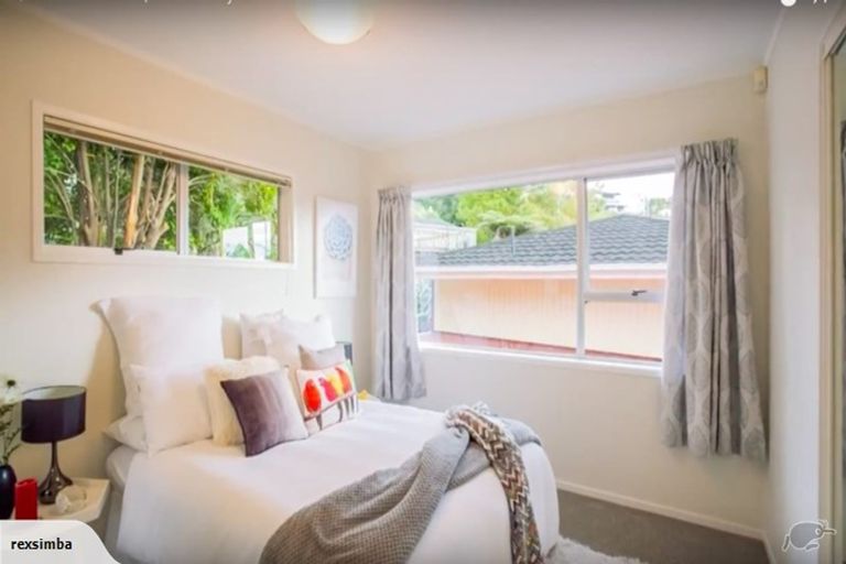 Photo of property in 2/20 Malters Place, Browns Bay, Auckland, 0630