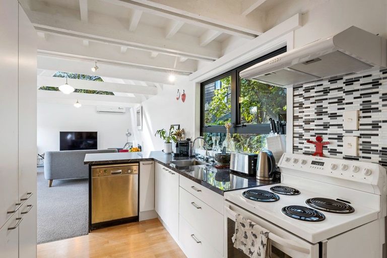 Photo of property in 5/8 Elphinstone Avenue, Strathmore Park, Wellington, 6022