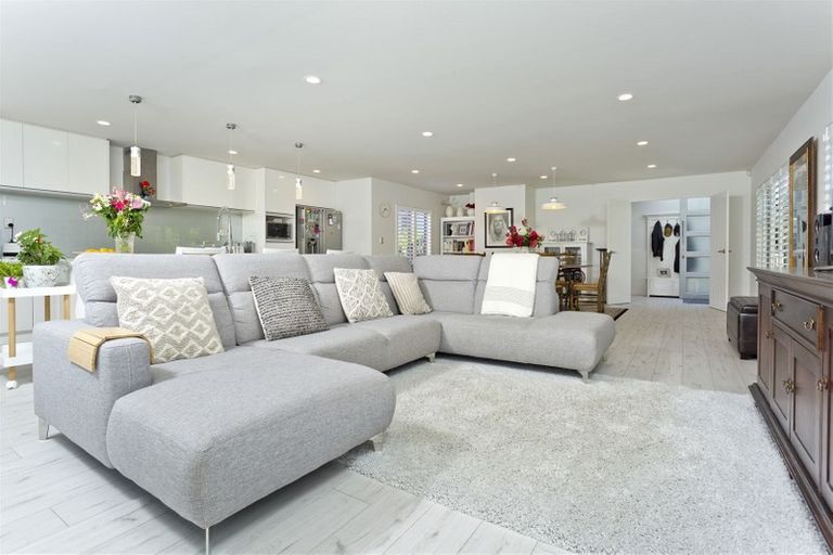 Photo of property in 52a Matipo Road, Mairangi Bay, Auckland, 0630