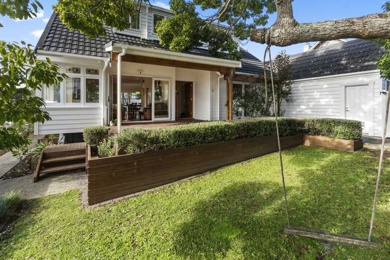 Photo of property in 16a Fenwick Avenue, Milford, Auckland, 0620