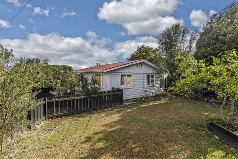 Photo of property in 1/4 Firth Road, Torbay, Auckland, 0630