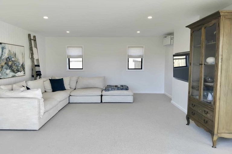 Photo of property in 6 Allans Way, Waiuku, 2123