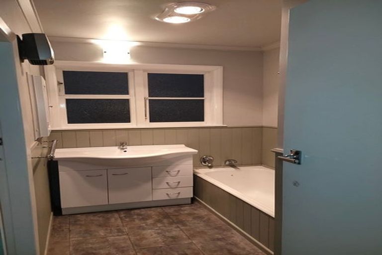 Photo of property in 36 Gibbons Street, Upper Hutt Central, Upper Hutt, 5018