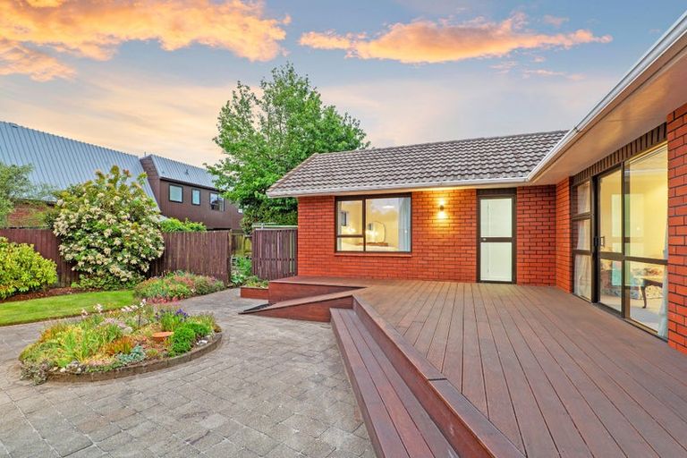 Photo of property in 21 Rubens Place, Burnside, Christchurch, 8053