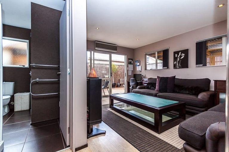 Photo of property in Casa Apartments, 160 Fitzherbert Avenue, West End, Palmerston North, 4410