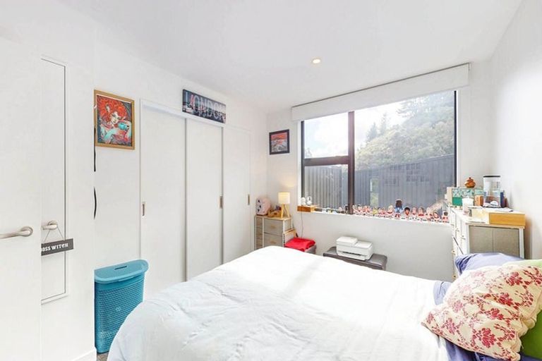 Photo of property in 39 Rua Kai Way, Brooklyn, Wellington, 6021