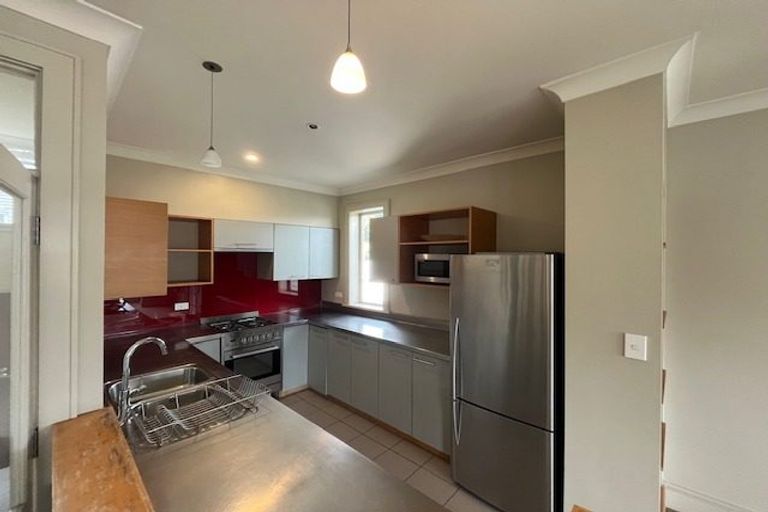 Photo of property in 10 Hawker Street, Mount Victoria, Wellington, 6011