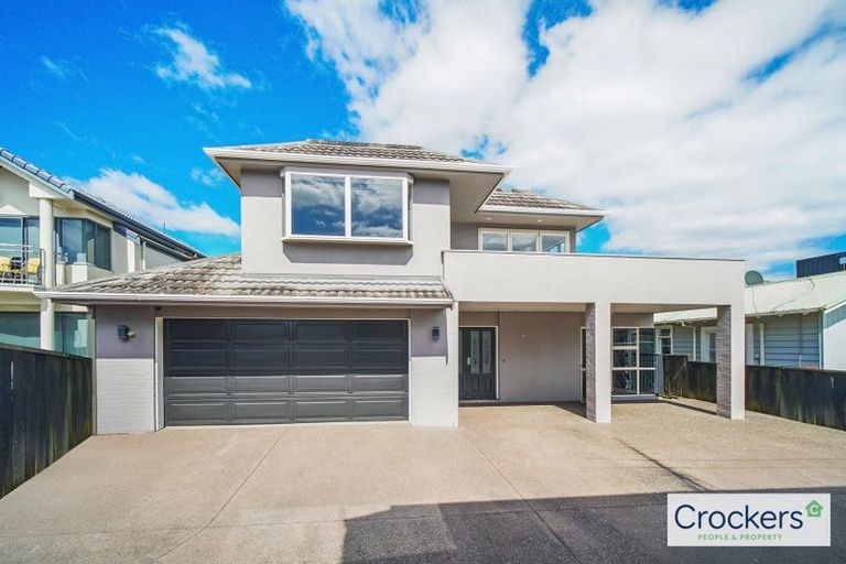 Photo of property in 2/21 The Esplanade, Eastern Beach, Auckland, 2012