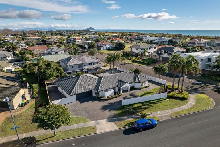 Photo of property in 16 Palm Beach Boulevard, Papamoa Beach, Papamoa, 3118