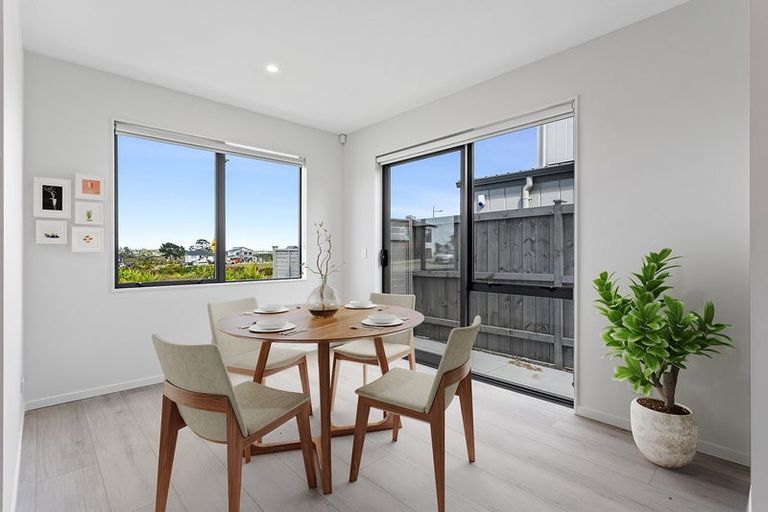 Photo of property in 31 Parkmore Drive, Rosehill, Papakura, 2113