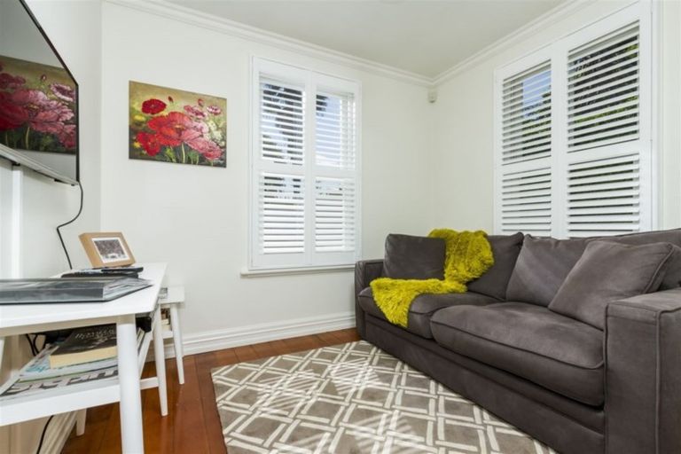 Photo of property in 17 Albert Road, Kelston, Auckland, 0602