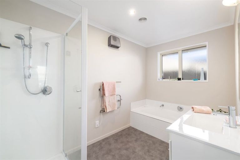 Photo of property in 25 Walnut Way, Rangiora, 7400