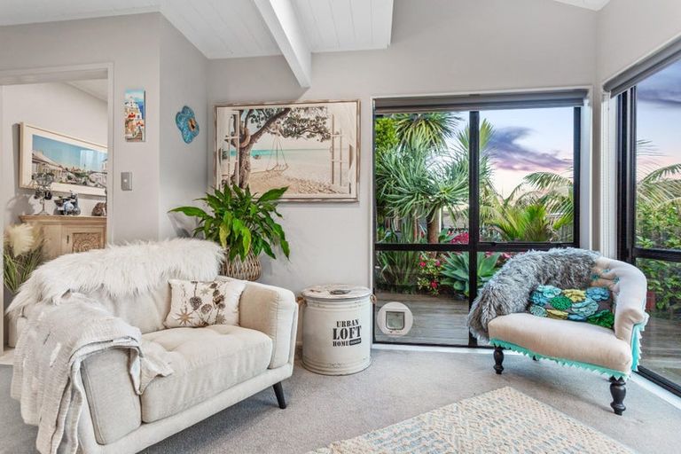 Photo of property in 1/6 Oystergrove Road, West Harbour, Auckland, 0618