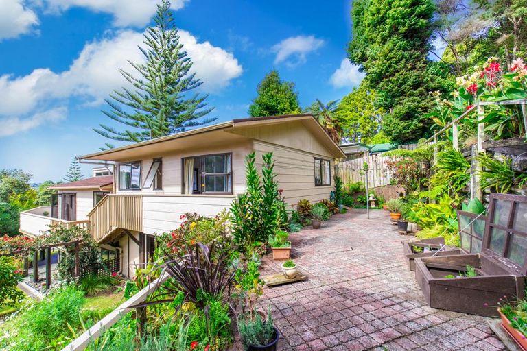 Photo of property in 221 Woodlands Park Road, Titirangi, Auckland, 0604