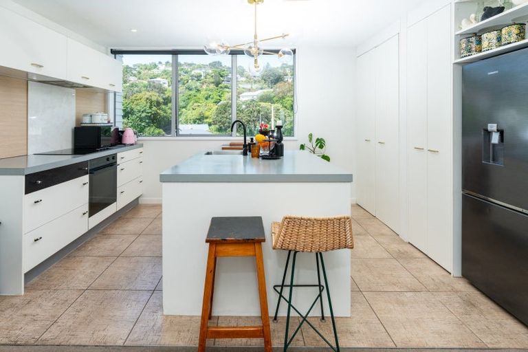 Photo of property in 11 Tiketike Way, Brooklyn, Wellington, 6021