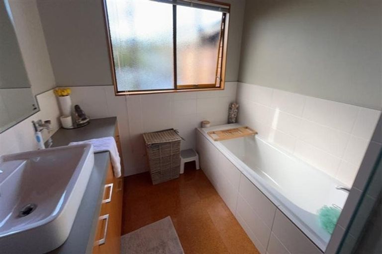 Photo of property in 9 Marina View Drive, West Harbour, Auckland, 0618