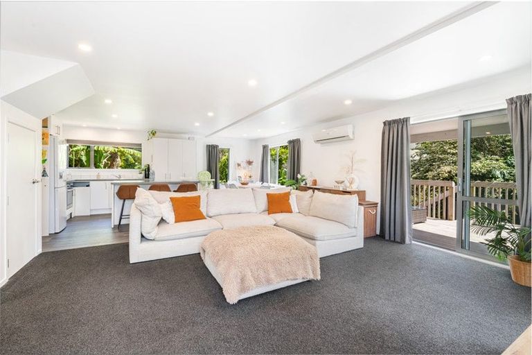 Photo of property in 46a Elliston Crescent, Stanmore Bay, Whangaparaoa, 0932