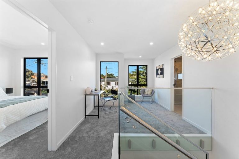 Photo of property in 8b Rowan Terrace, Te Atatu South, Auckland, 0610