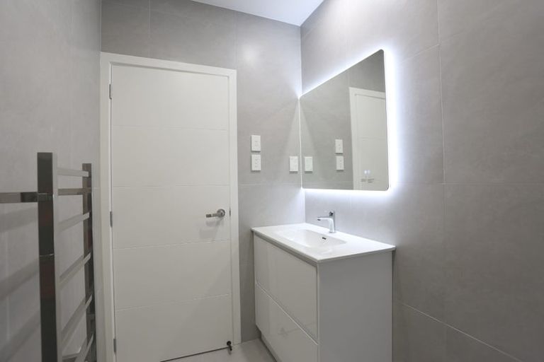 Photo of property in 13d King Richard Place, Browns Bay, Auckland, 0630