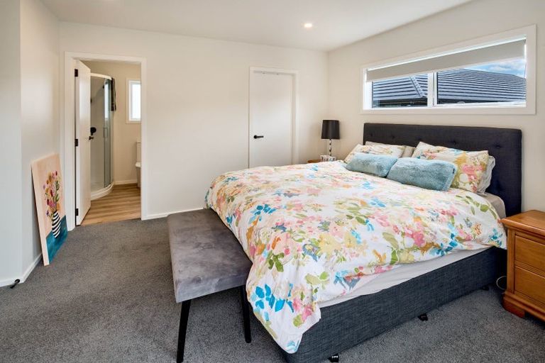 Photo of property in 28 Cynisca Crescent, Wallaceville, Upper Hutt, 5018