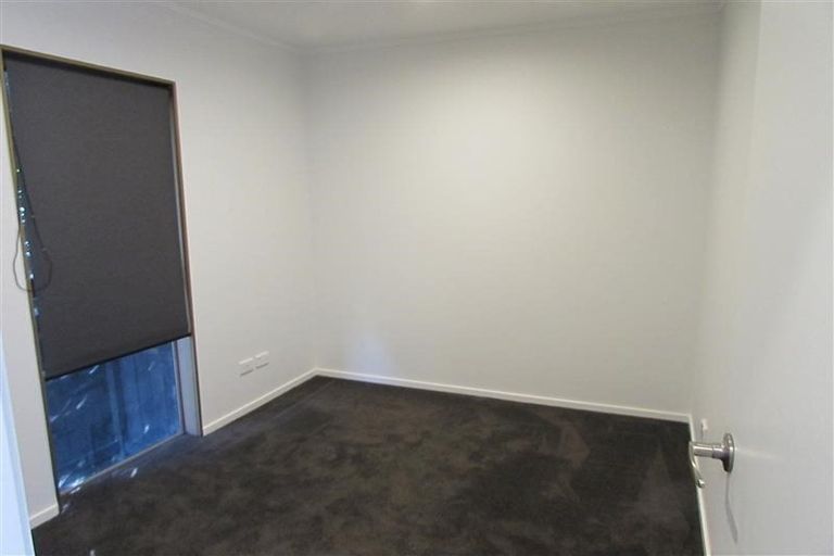 Photo of property in 2/76 Heathcote Road, Castor Bay, Auckland, 0620