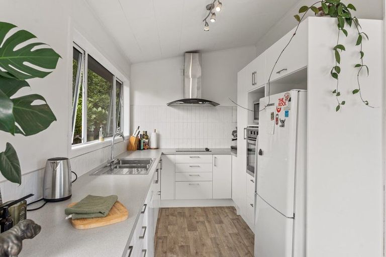 Photo of property in 16 Karaka Street, Otaki Beach, Otaki, 5512