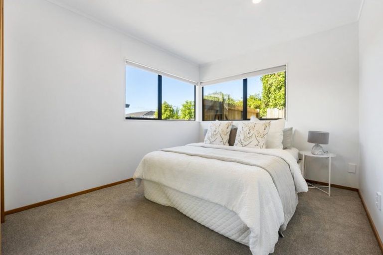Photo of property in 2/14 Raleigh Road, Northcote, Auckland, 0627