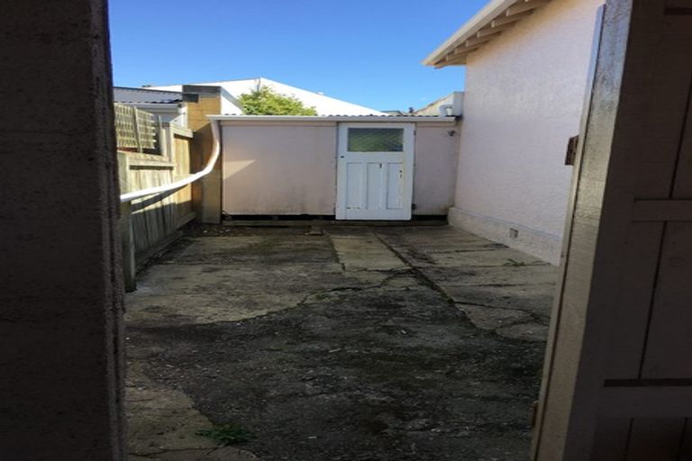 Photo of property in 74 Hargest Crescent, Saint Clair, Dunedin, 9012
