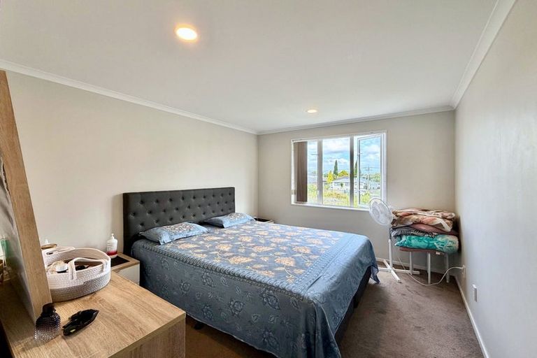 Photo of property in 21 Stitchbird Crescent, Papakura, 2110