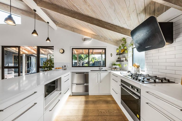 Photo of property in 2/47 Shakespeare Road, Milford, Auckland, 0620