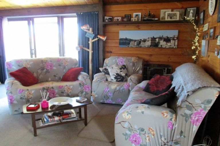 Photo of property in 16 Pohutukawa Drive, Opunake, 4616