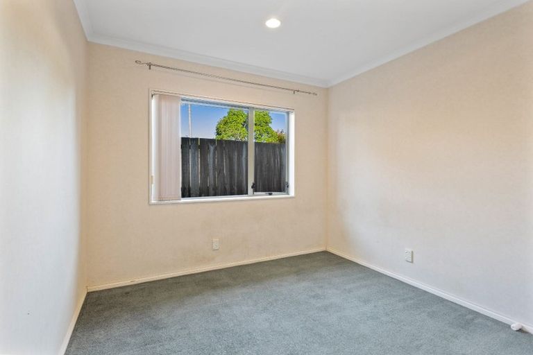 Photo of property in 8 Trossach Place, Wattle Downs, Auckland, 2103