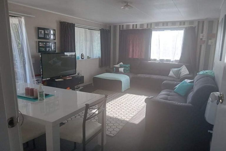 Photo of property in 17 Oreil Avenue, West Harbour, Auckland, 0618