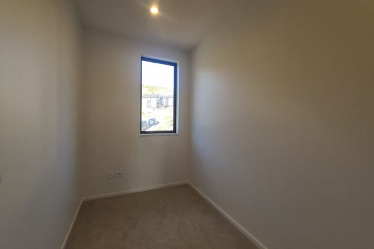 Photo of property in 2 Bee Lane, Whitby, Porirua, 5024