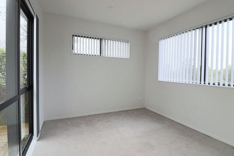 Photo of property in 127b Oreil Avenue, West Harbour, Auckland, 0618
