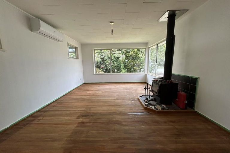 Photo of property in 77 Chilcott Road, Henderson, Auckland, 0612