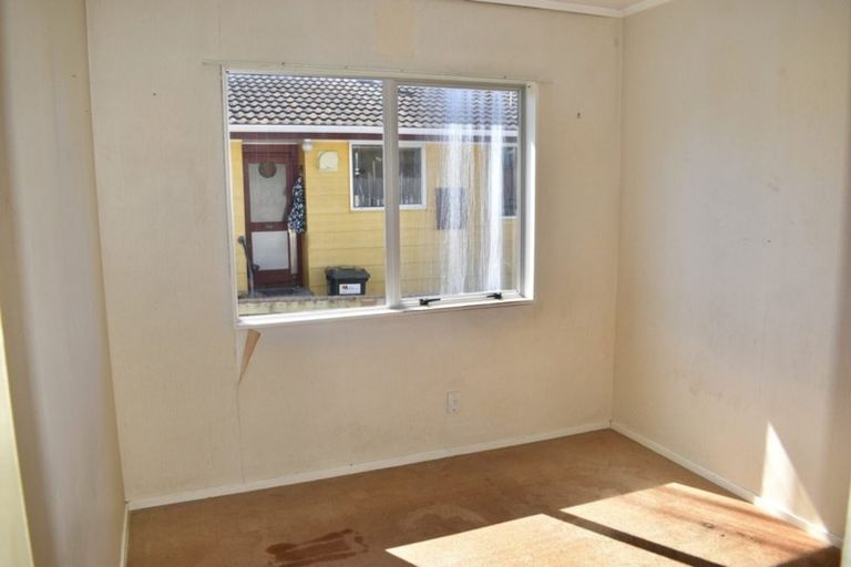 Photo of property in 16 Colenso Place, Otaki Beach, Otaki, 5512