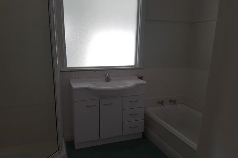 Photo of property in 11 Trosk Place, Waiuku, 2123