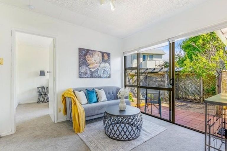 Photo of property in 30 County Road, Torbay, Auckland, 0630